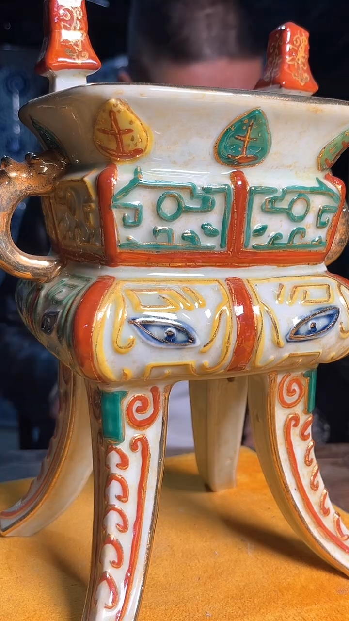 【闪购商品】瓷片220F现代工艺品一个