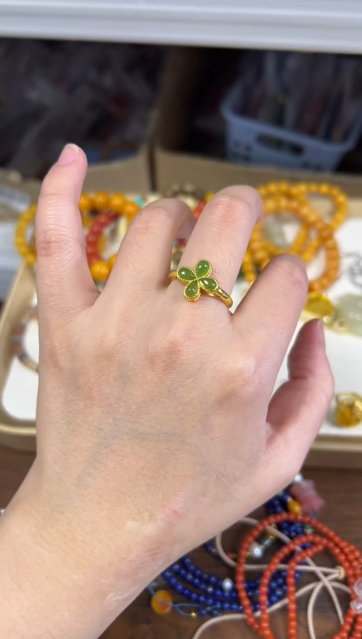 未镶嵌戒指和田玉和田玉碧玉花朵镶嵌款戒指[56]