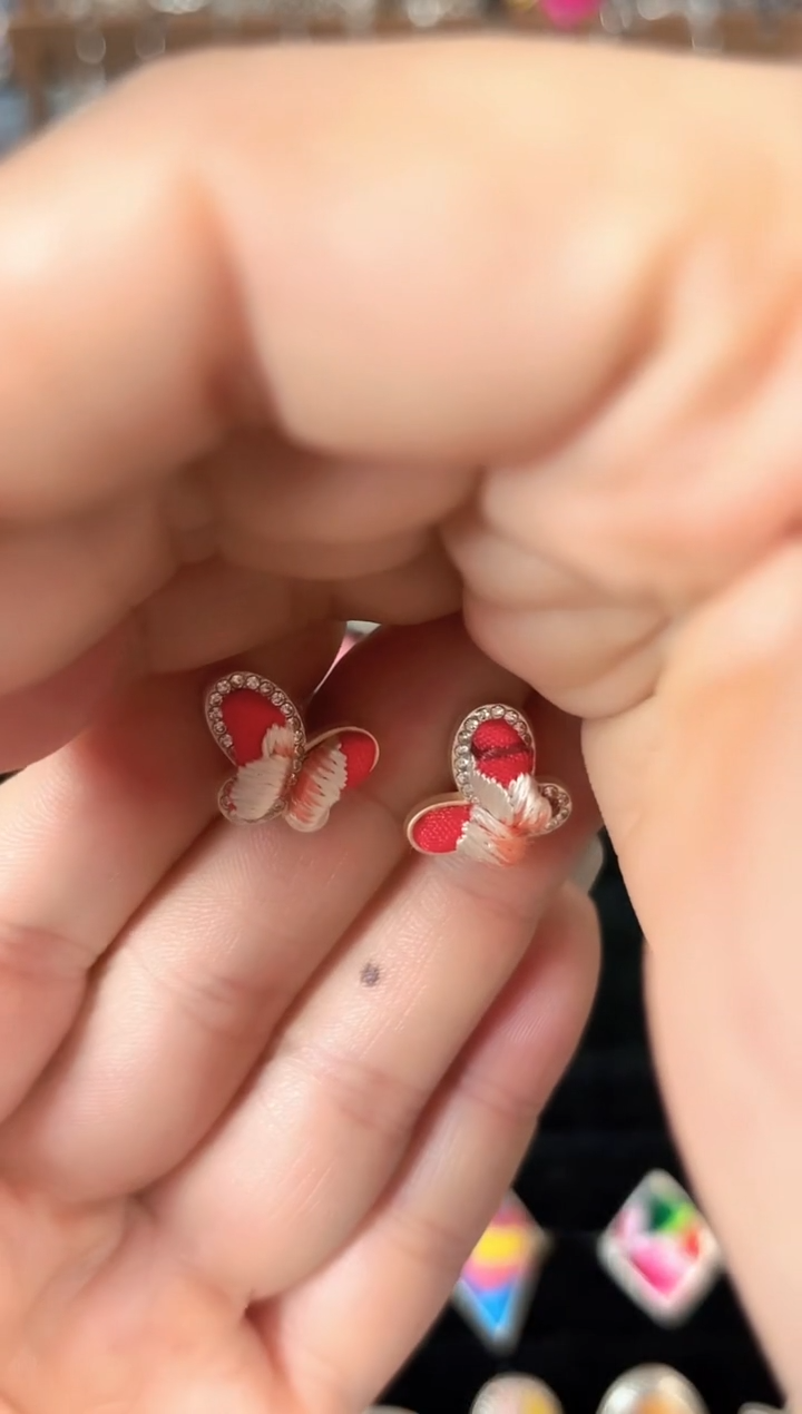 彩云南阁非遗老绣饰品610*