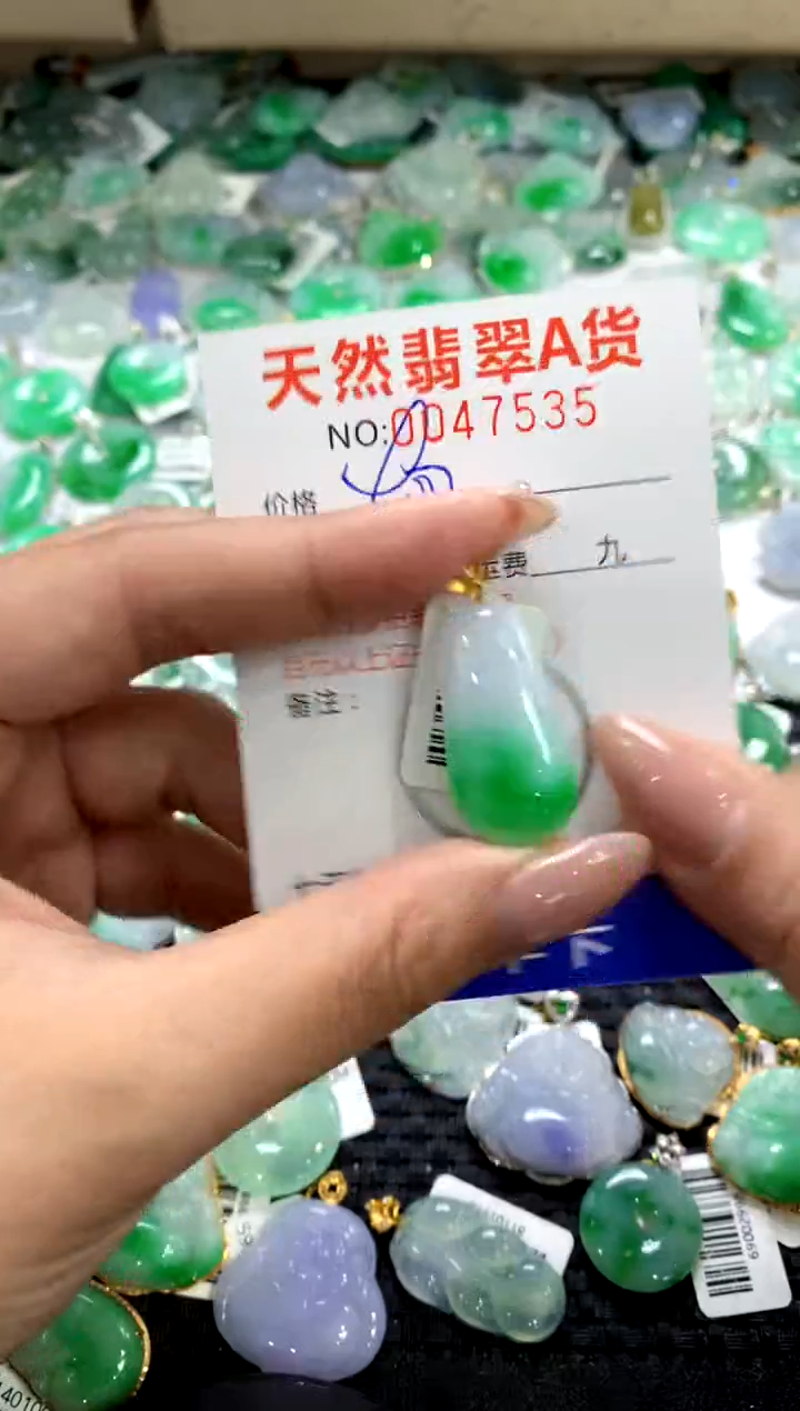 颈饰18K金镶嵌翡翠1111111111111111