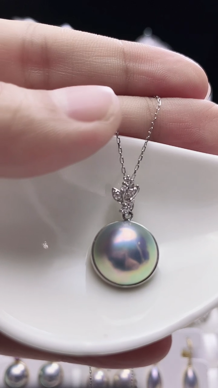 【闪购商品】拼合珍珠（马贝珠）颈饰18K金镶嵌海水马贝吊坠