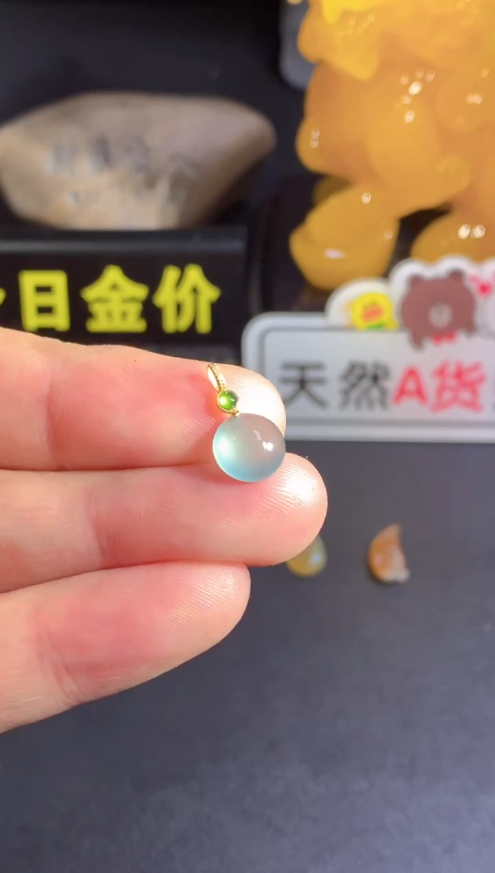 翡翠18K金镶嵌颈饰   