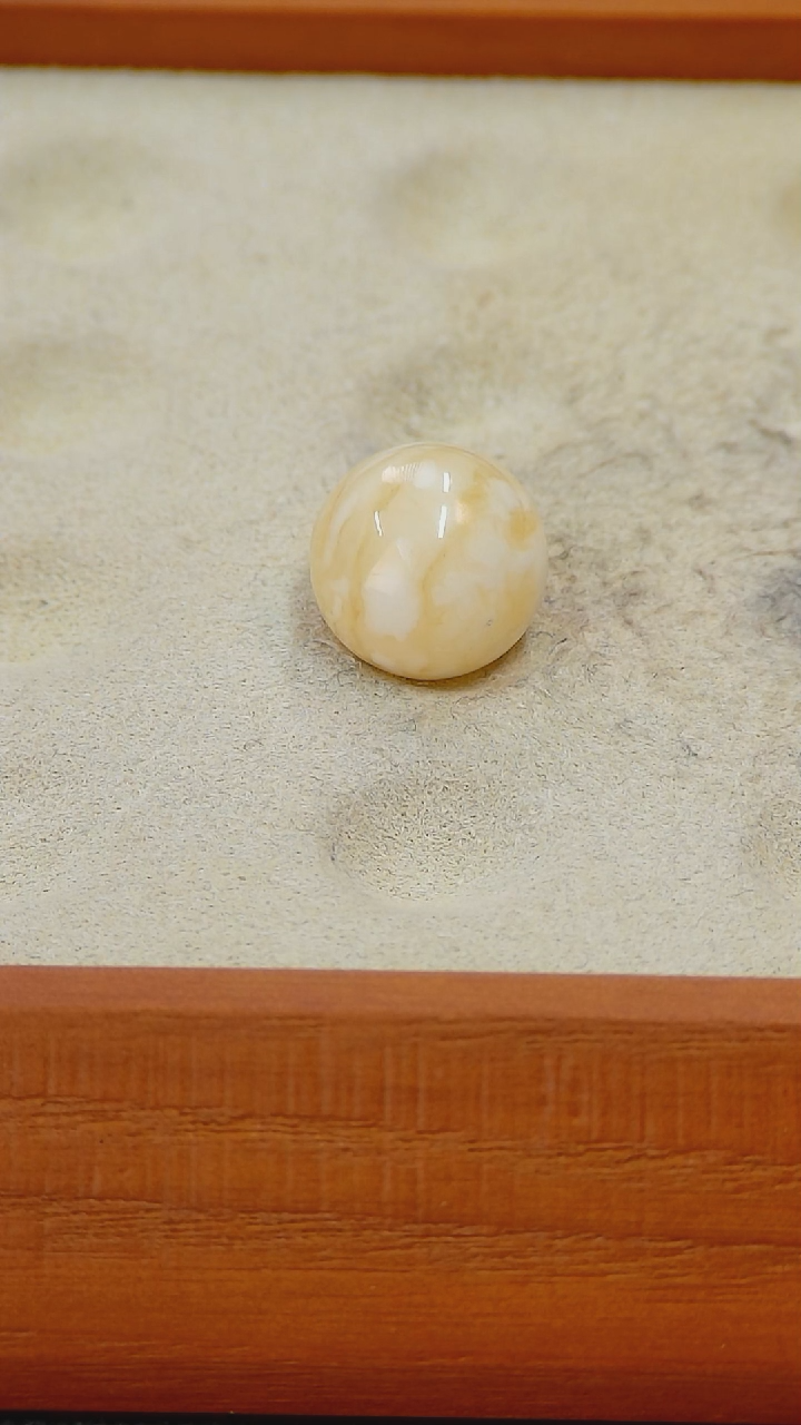 【闪购商品】蜜蜡裸石未镶嵌俄料微瑕12.6M1.127克