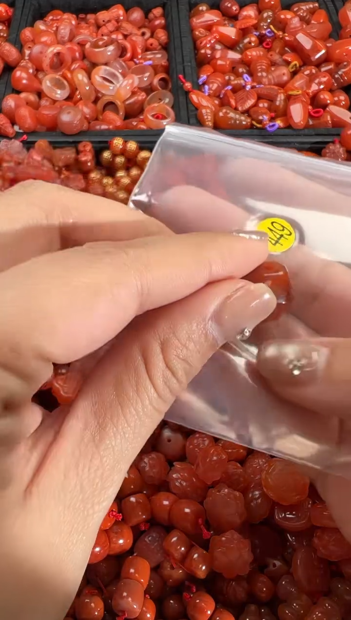 【闪购商品】南红玛瑙颈饰未镶嵌1