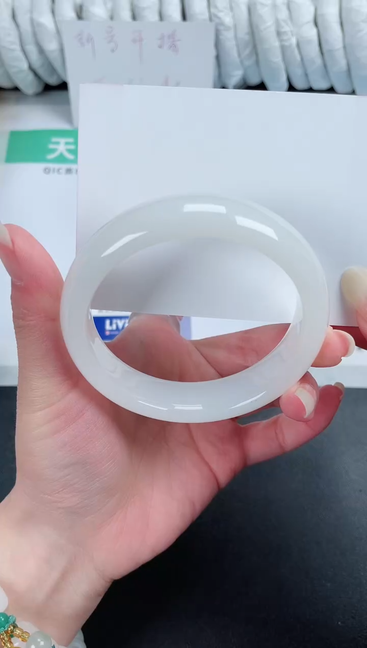 【闪购商品】石英质玉手镯未镶嵌28-60.7