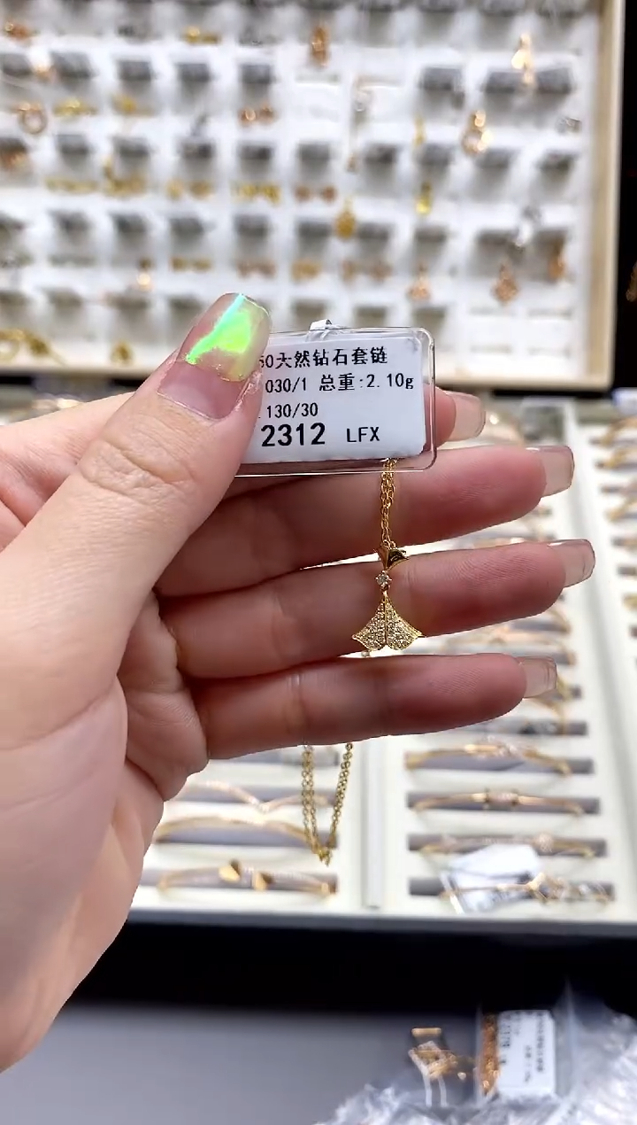 【闪购商品】钻石颈饰18K金镶嵌标签损坏不退不换