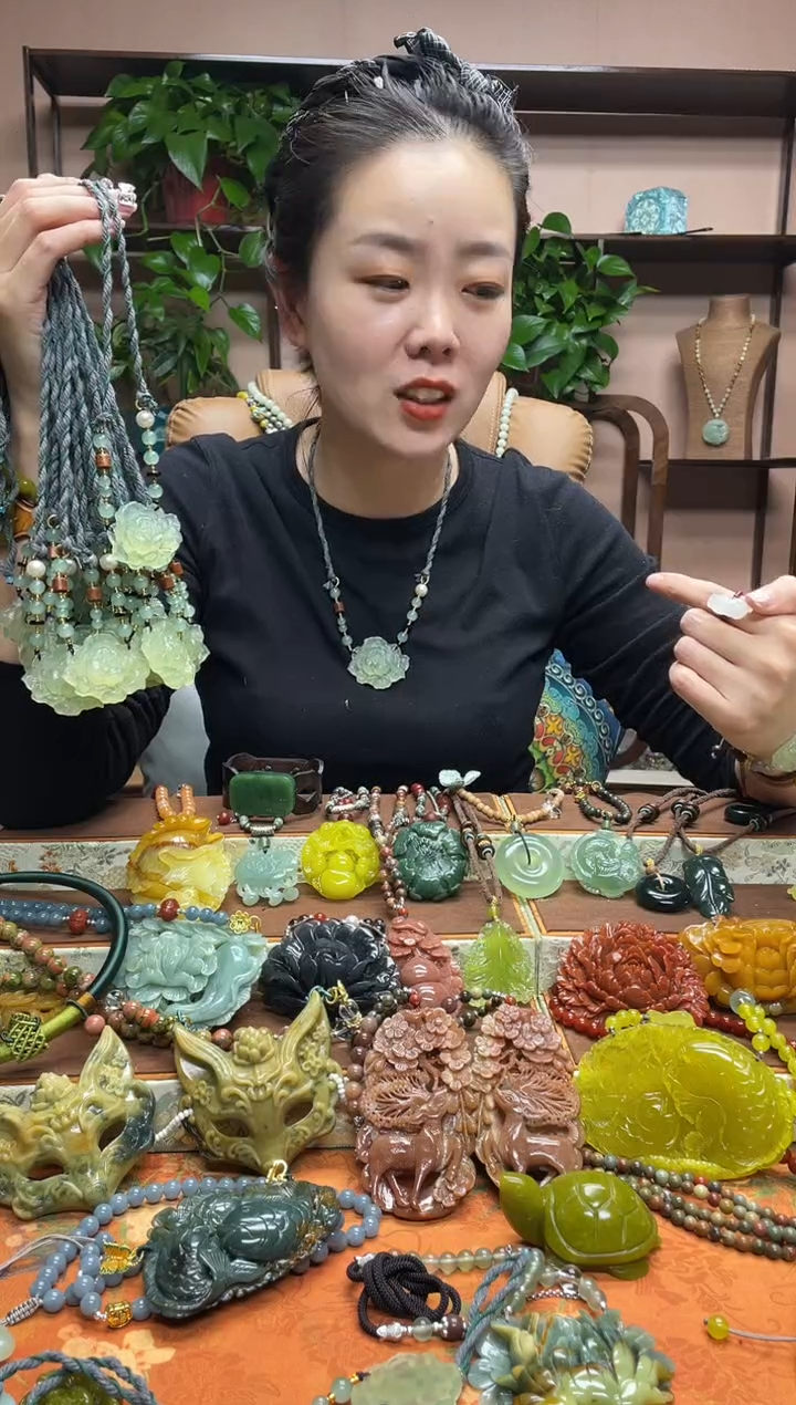 未镶嵌岫玉吊坠多样性发货发其中之一