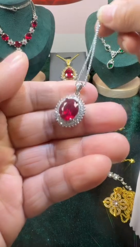 颈饰18K金镶嵌红宝石1