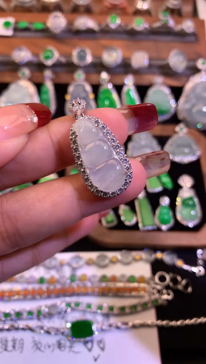 【闪购商品】翡翠颈饰未镶嵌缅甸天然A货翡翠