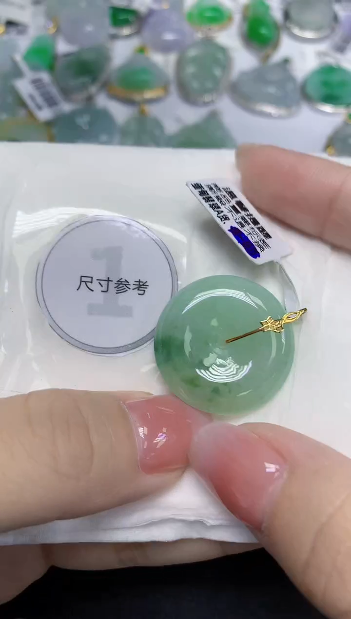 颈饰18K金镶嵌翡翠天然缅甸翡翠A货多样性发一件