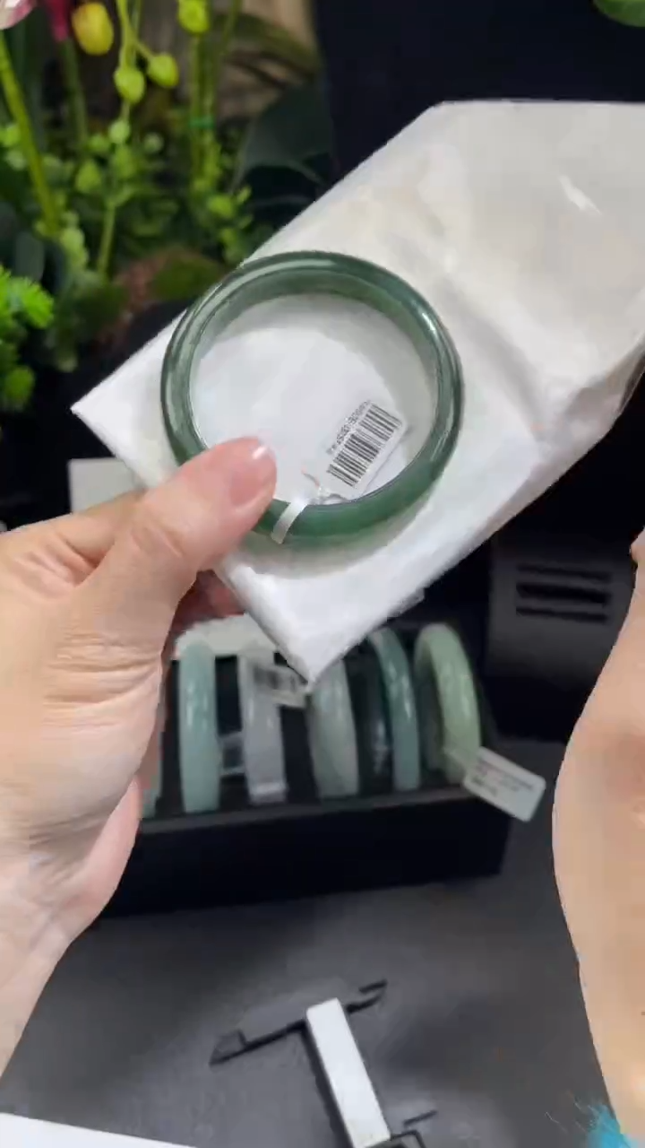 【闪购商品】翡翠手镯未镶嵌正圈