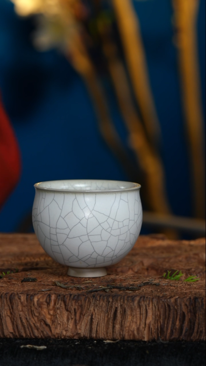 【闪购商品】【1444】已开价 亚光白釉开片折口杯