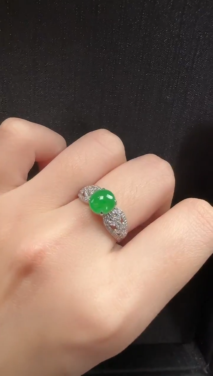 18K金镶嵌戒指翡翠950蛋面一只