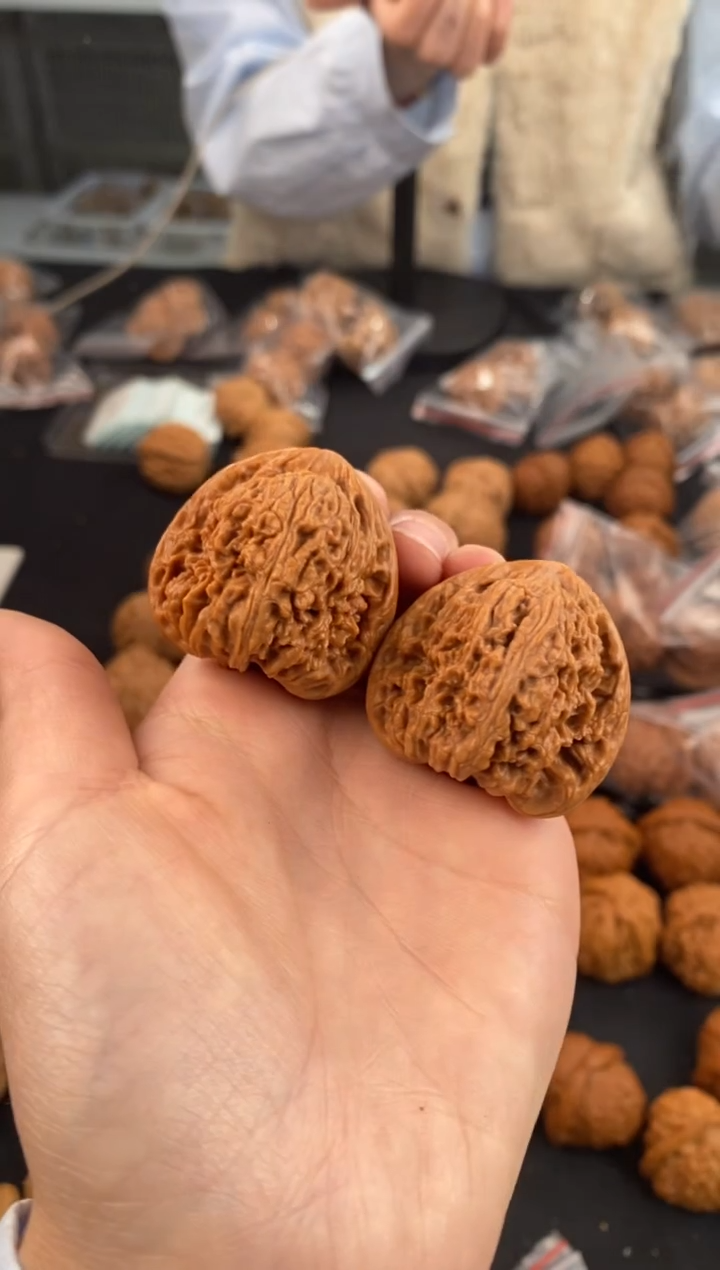 【闪购商品】文玩核桃把件三角疆36-x071