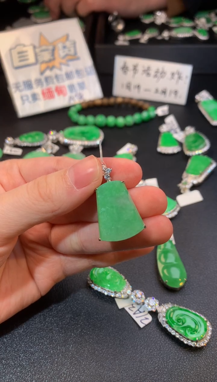 【闪购商品】翡翠颈饰银S925镶嵌翡翠1