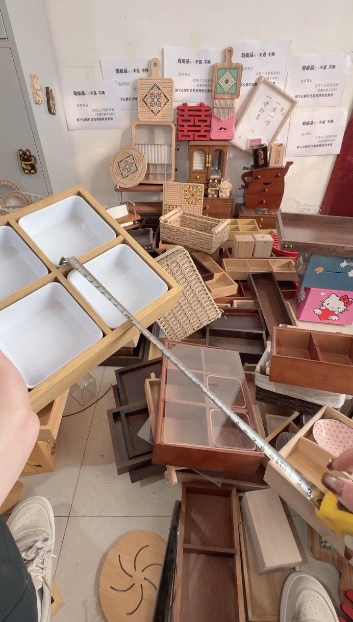 原木色四宫格加四个小碗微瑕拍下不退不换无售后