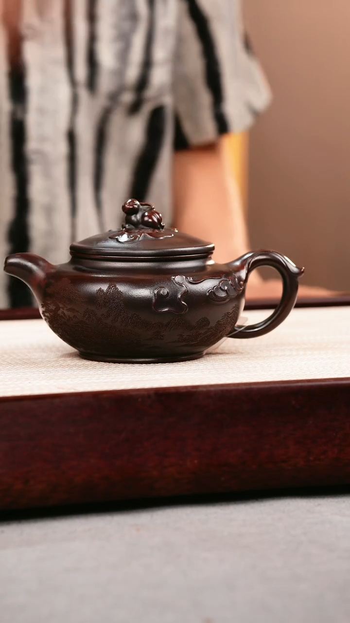 茶壶紫砂铁血红砂 玉兔仿古 刻绘