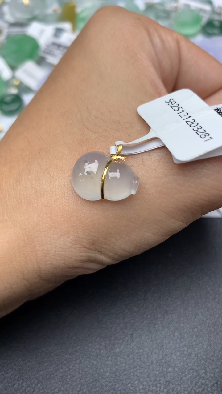 颈饰18K金镶嵌翡翠a货假一赔三支持复检百元上9元证书费自理