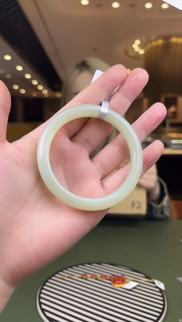 【闪购商品】和田玉手镯未镶嵌SH1735 多样性发其一