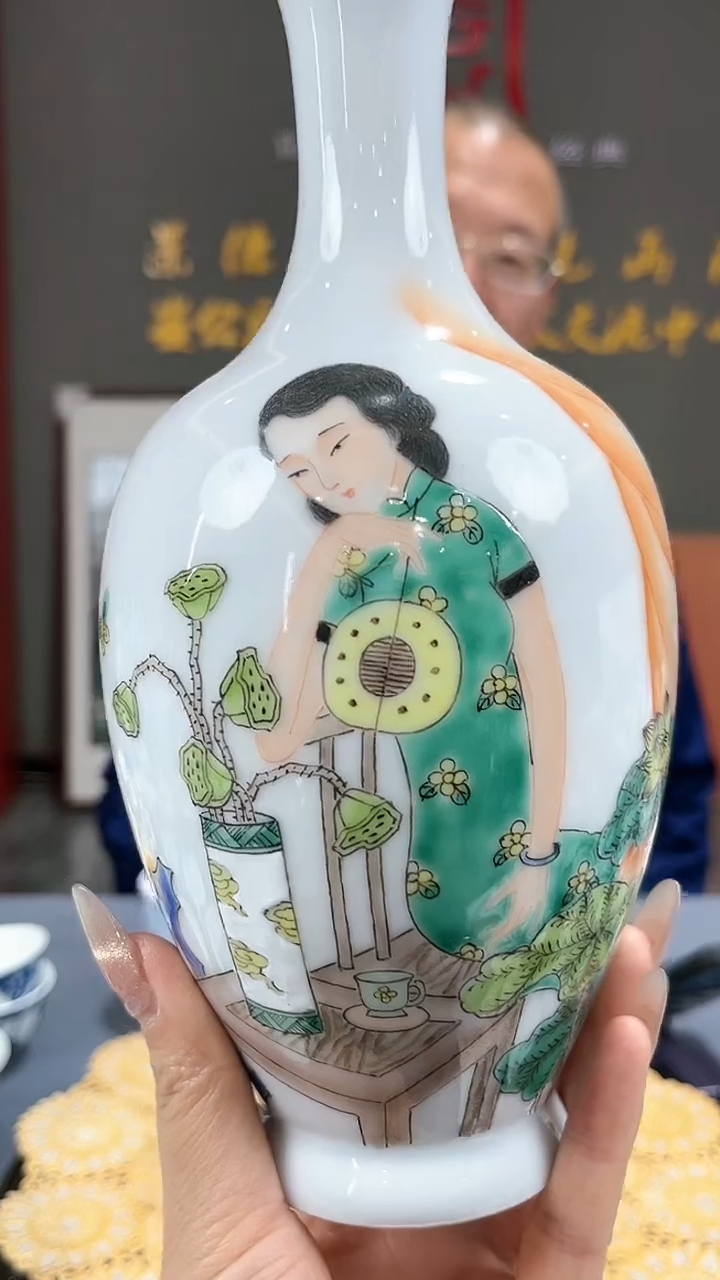 【闪购商品】官窑瓷画院480官窑瓷画院仕女图赏瓶