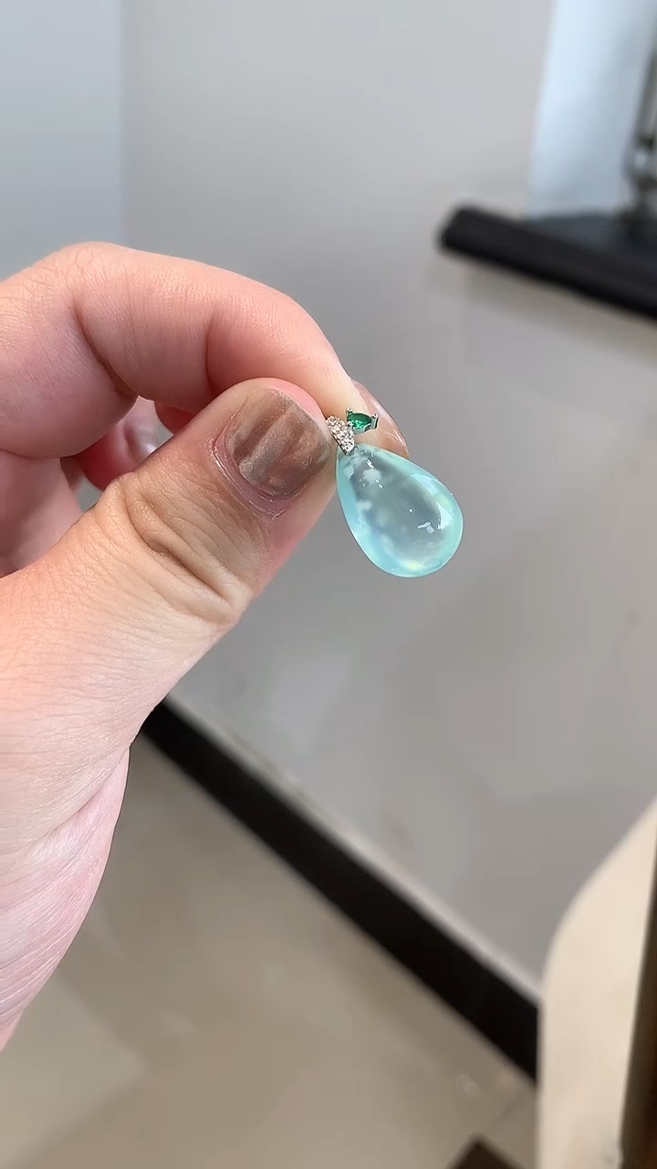 未镶嵌蛇纹石玉吊坠(不含链)水滴