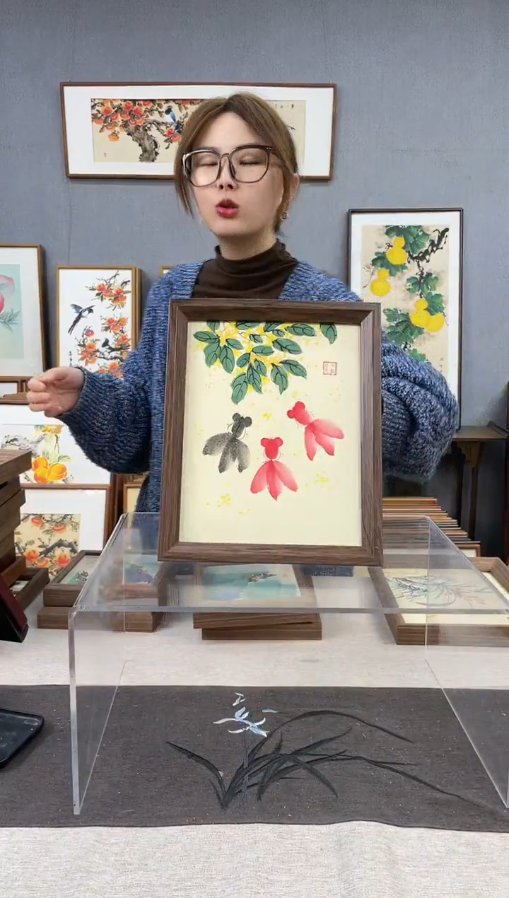 【闪购商品】国画10寸-23*29摆台书法作品-桂花鱼