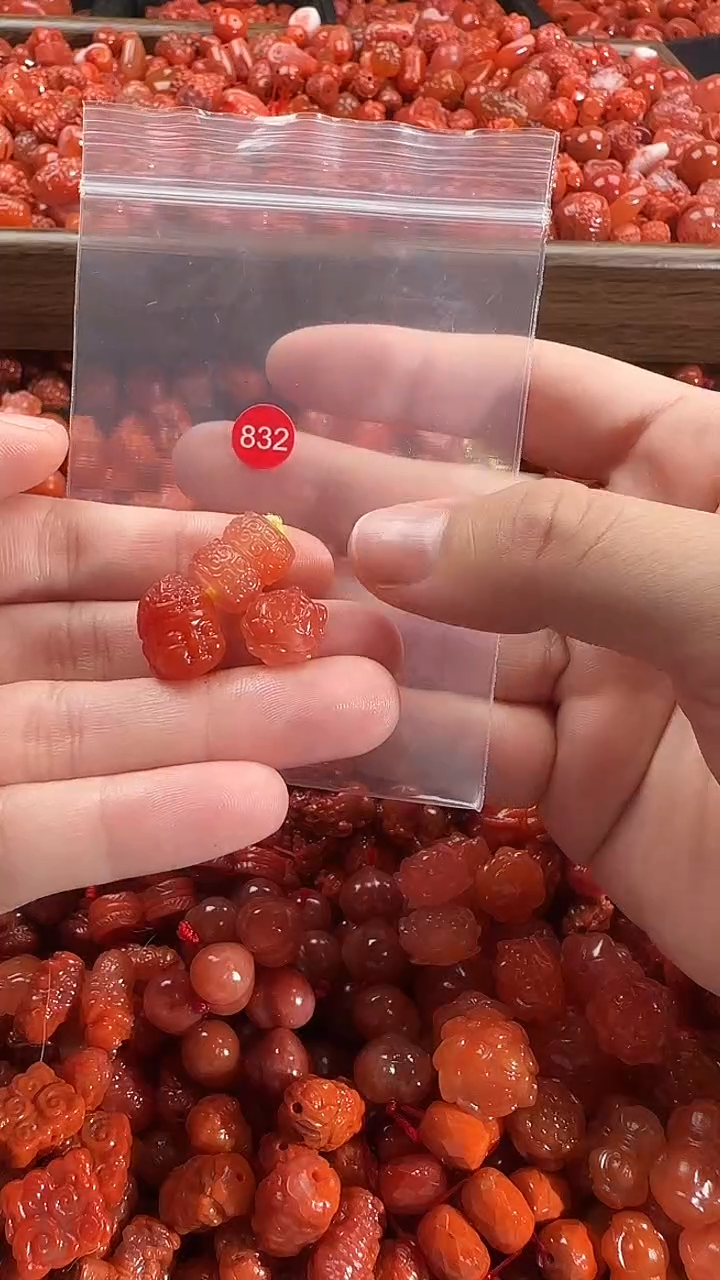 颈饰未镶嵌南红玛瑙1