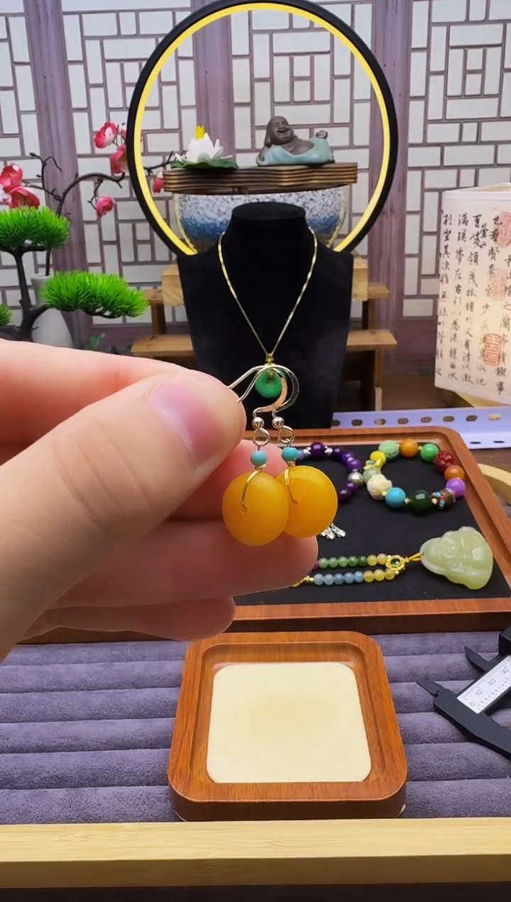14K金镶嵌蜜蜡耳饰E82