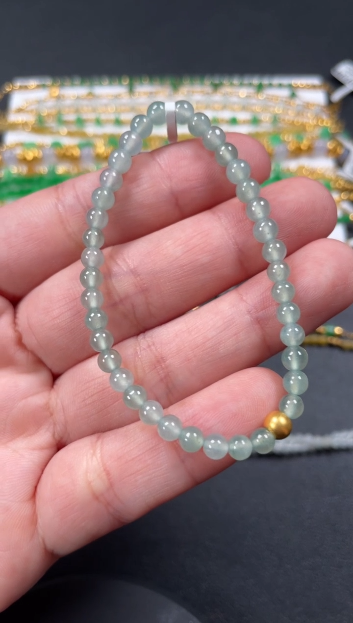 足金镶嵌手串翡翠一条  P542