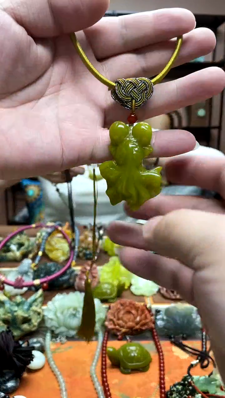 未镶嵌岫玉吊坠多样性发货发其中之一