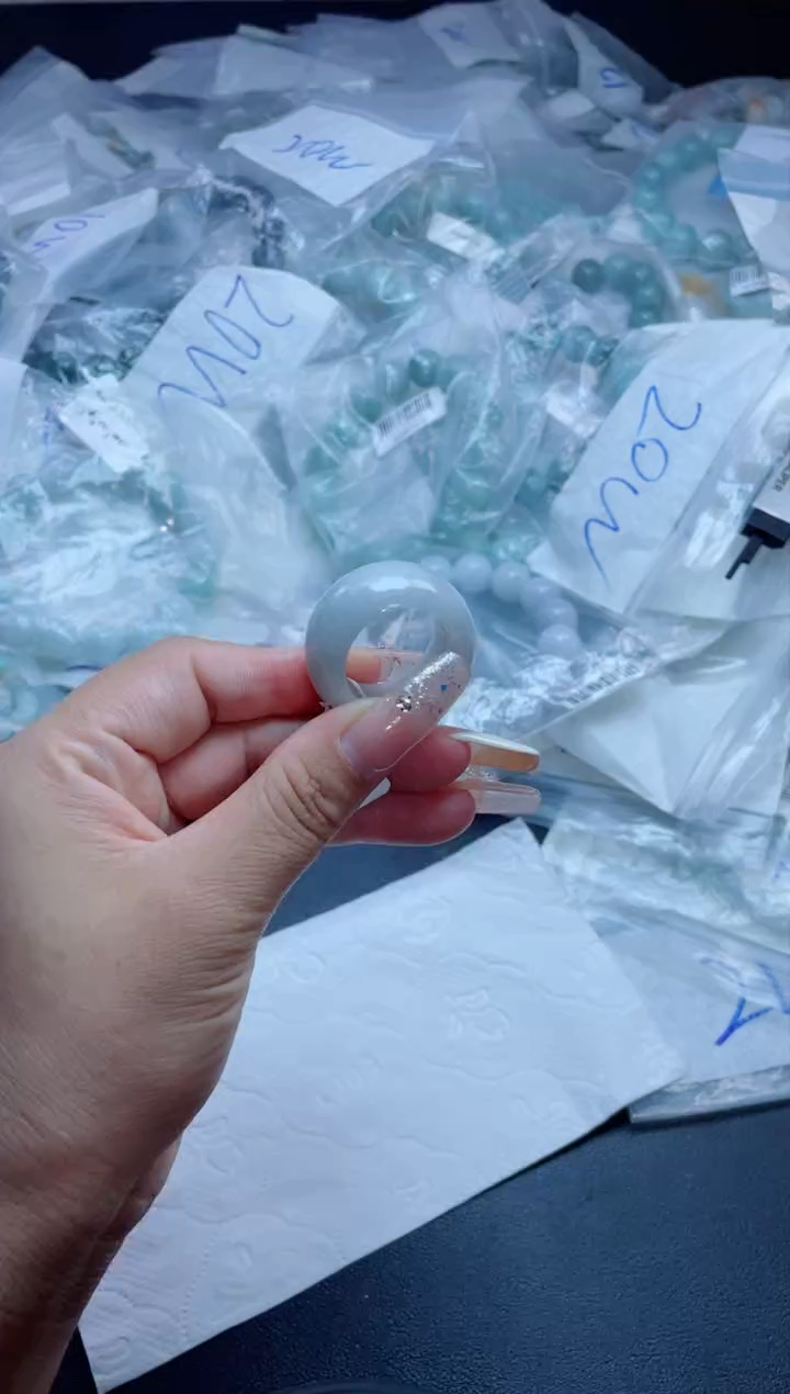 翡翠戒指未镶嵌戒圈