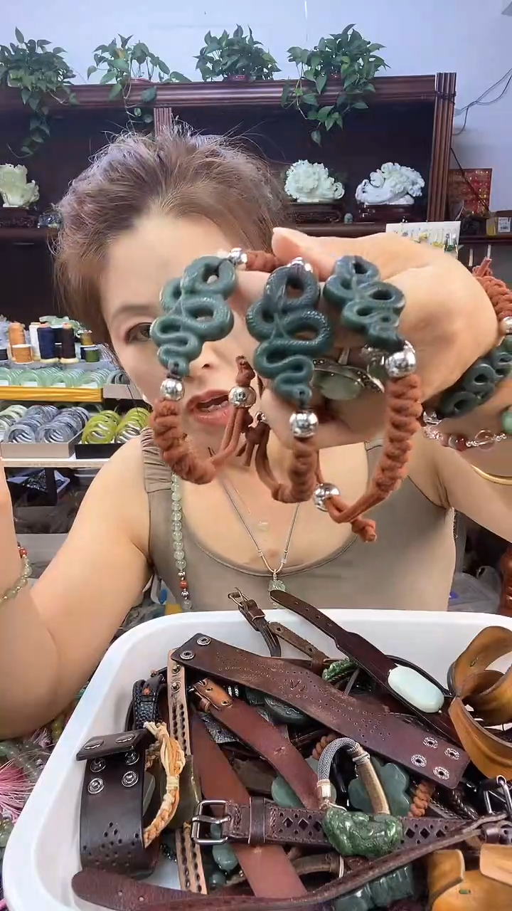 套链未镶嵌和田玉多样性发货其中之一蛇