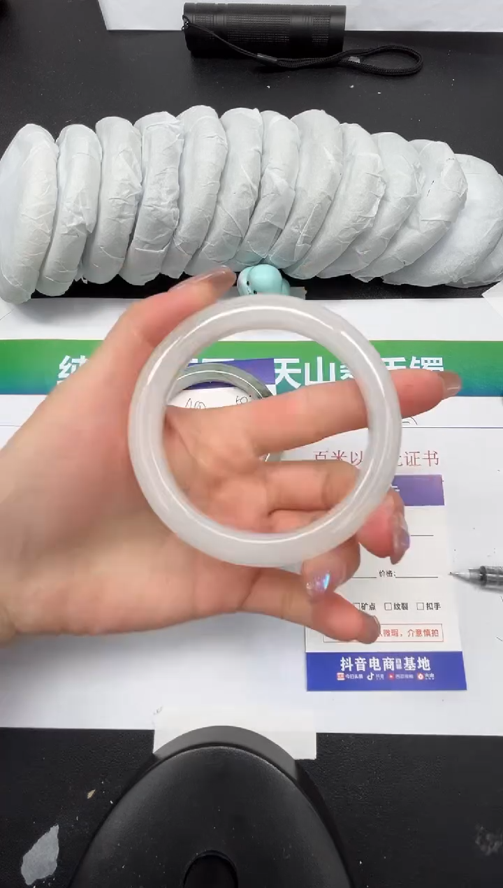 【闪购商品】石英质玉手镯未镶嵌141-62.7