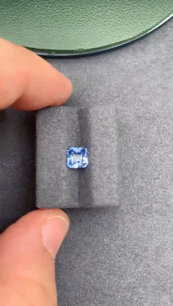 【闪购商品】蓝宝石裸石未镶嵌1.3ct矢车菊