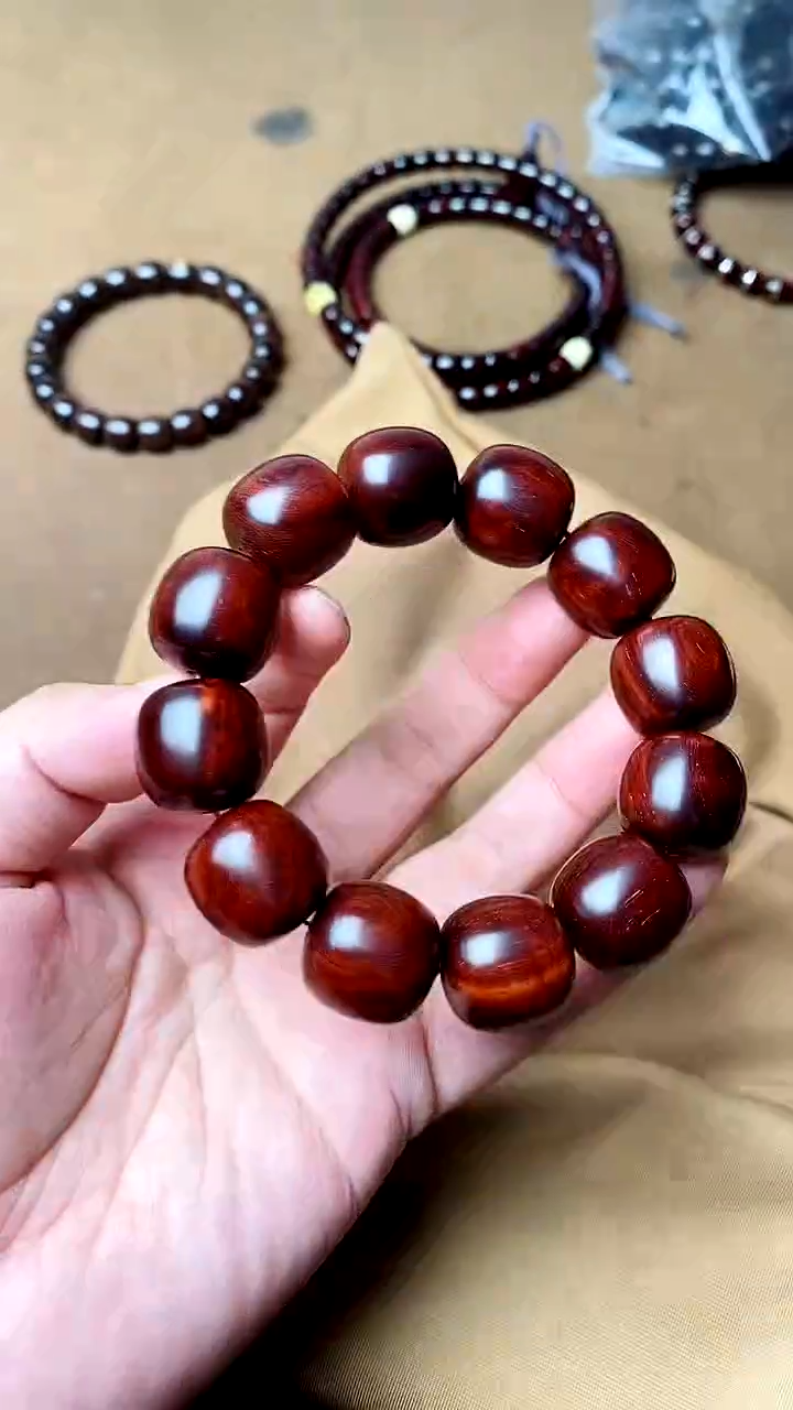 檀香紫檀（小叶紫檀）1.8老型怪珠