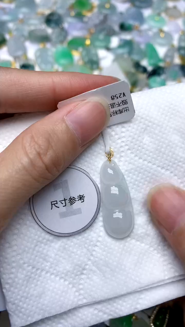颈饰18K金镶嵌翡翠天然A货翡翠