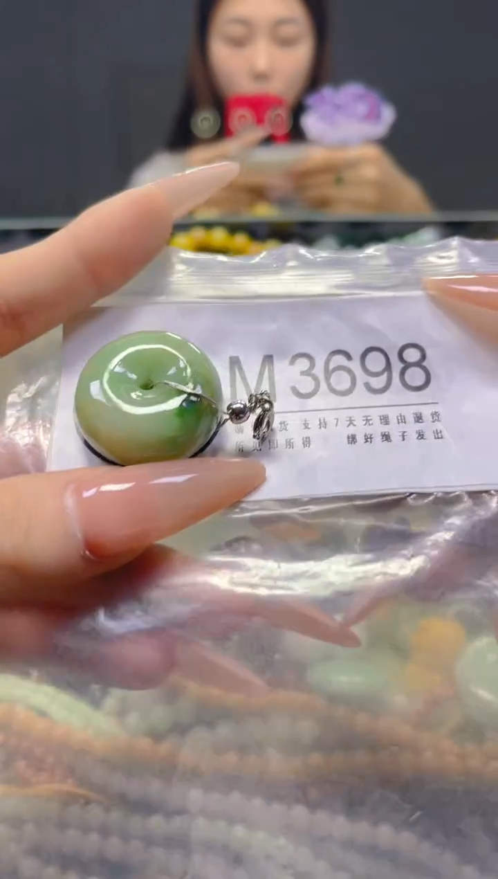 颈饰未镶嵌翡翠/M/翡翠A货，一件也是批发价