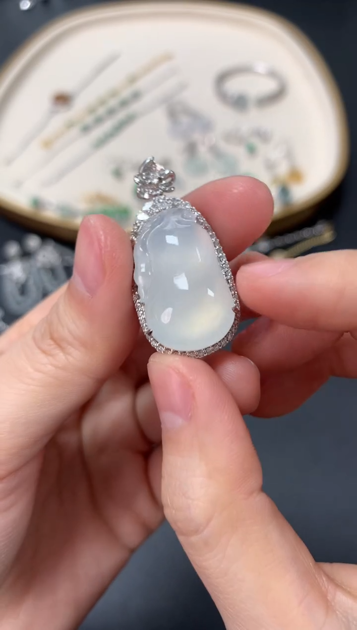 【闪购商品】翡翠吊坠(不含链)18K金镶嵌9900