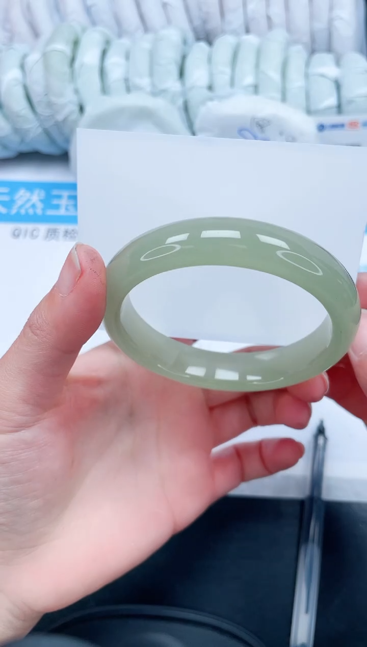 【闪购商品】石英质玉手镯未镶嵌267-60