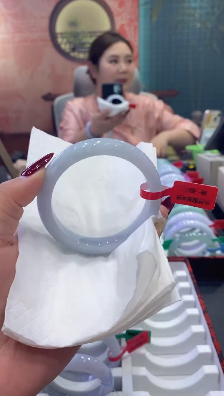 【闪购商品】翡翠手镯未镶嵌多人0010546