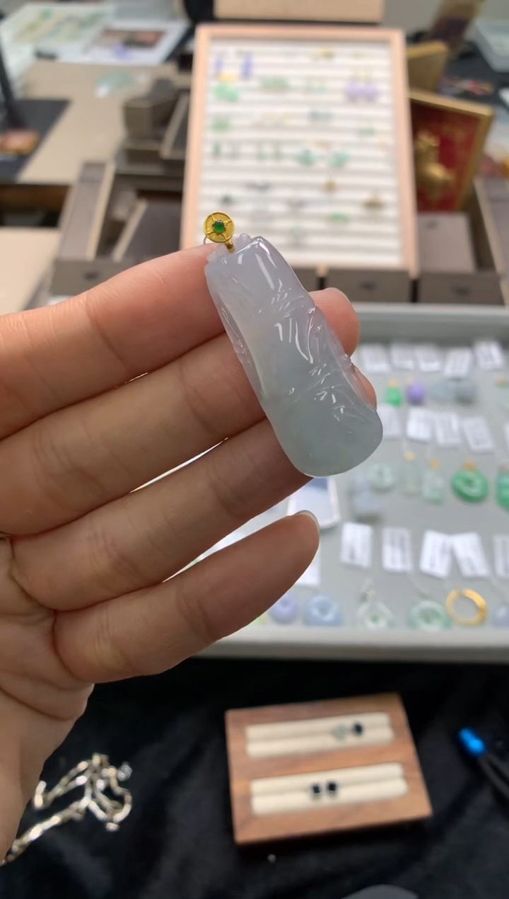 颈饰18K金镶嵌翡翠竹节