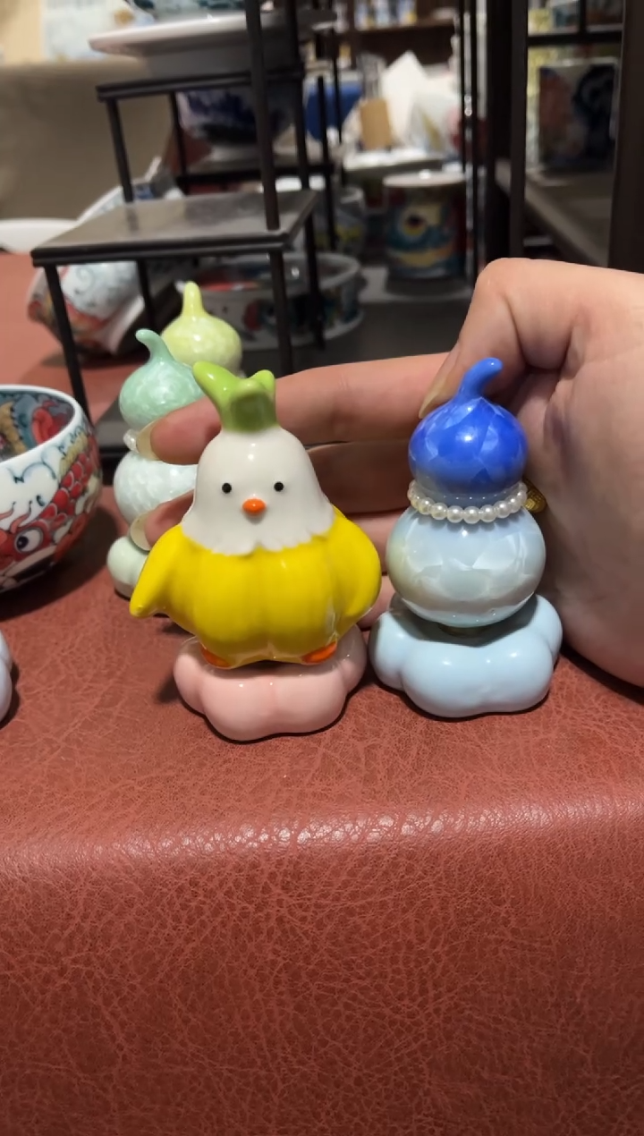 恩*儿拙明院（宠粉价格）陶瓷摆件两个（葫芦+鸡）