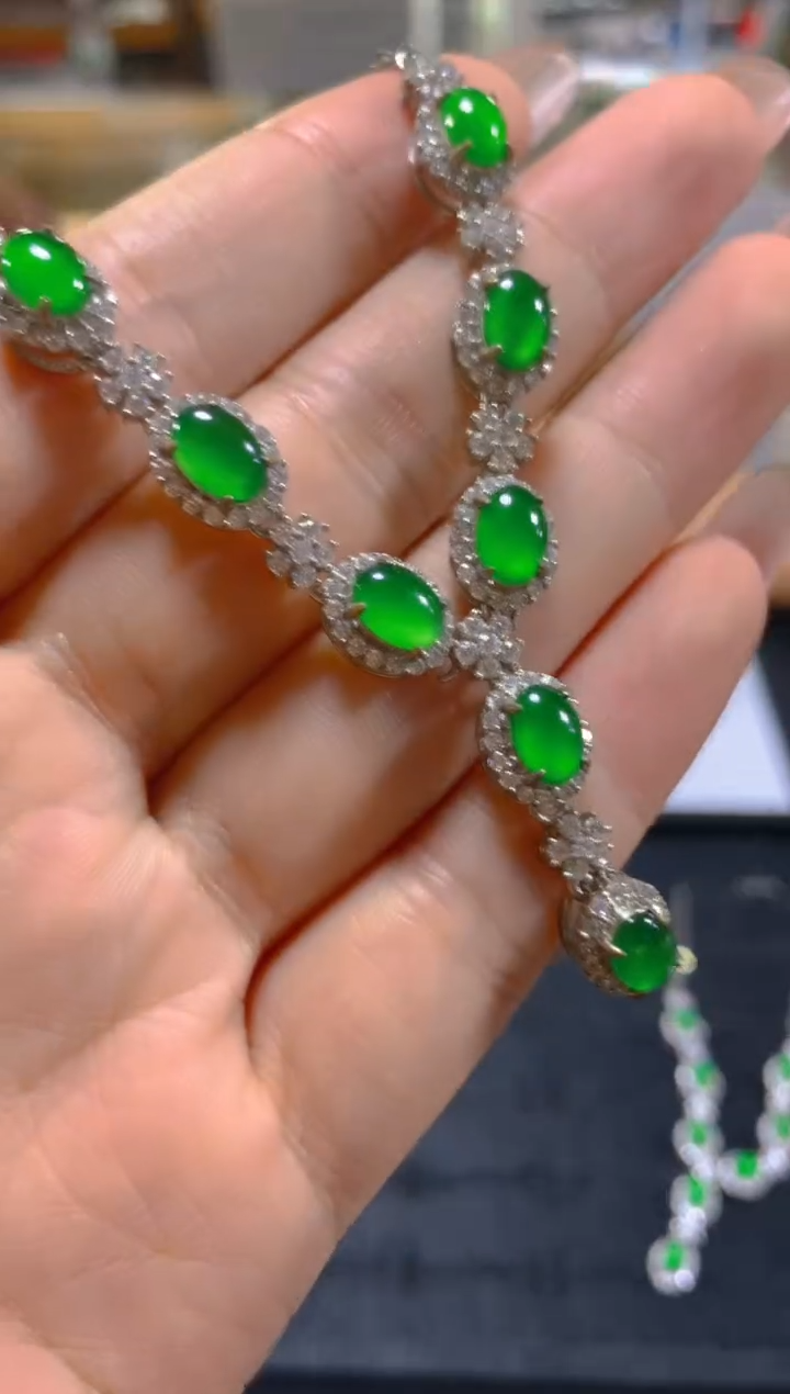 翡翠未镶嵌颈饰多样性发一