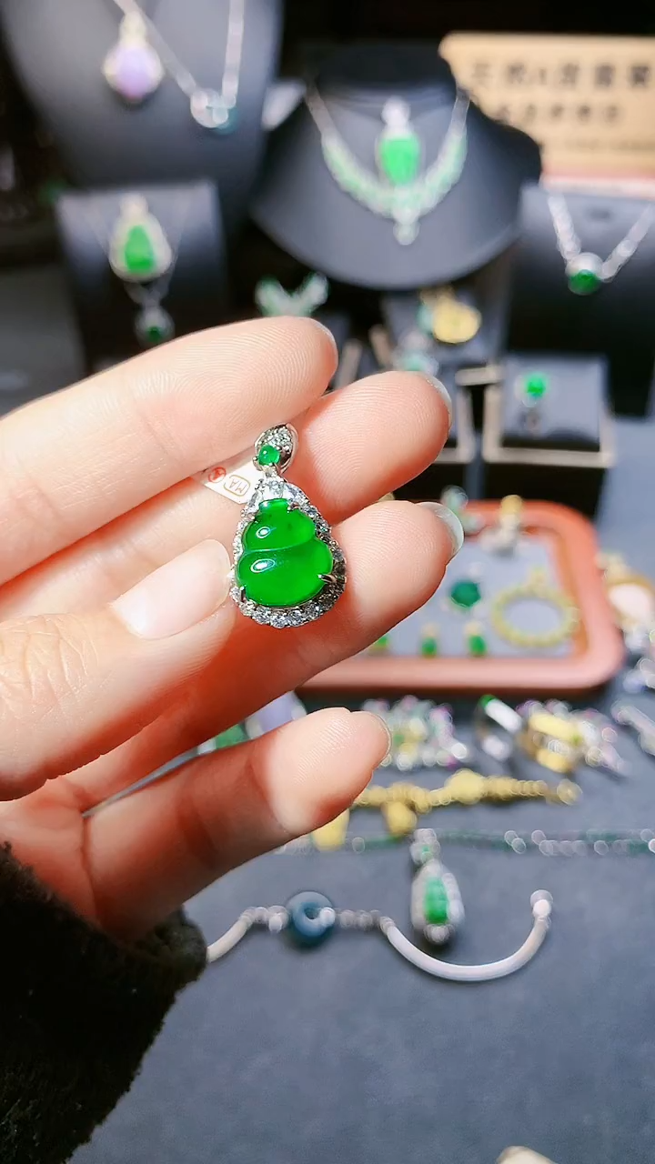 【闪购商品】翡翠吊坠(赠链)银S925镶嵌吊坠