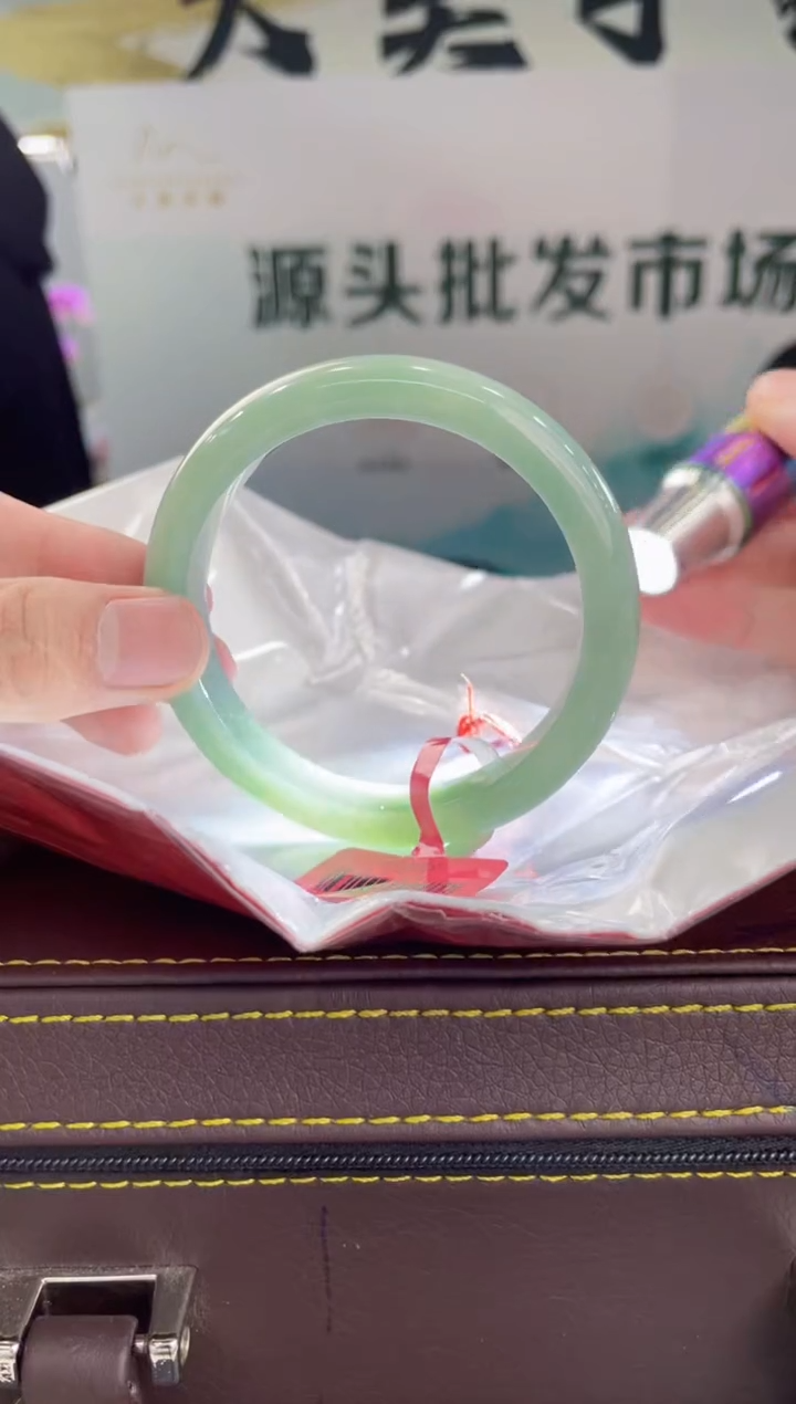 【闪购商品】翡翠手镯未镶嵌手镯