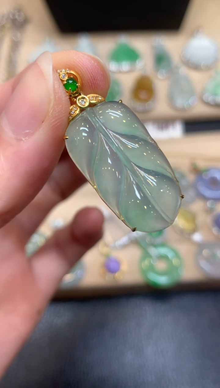翡翠18K金镶嵌颈饰叶子【无服务费】