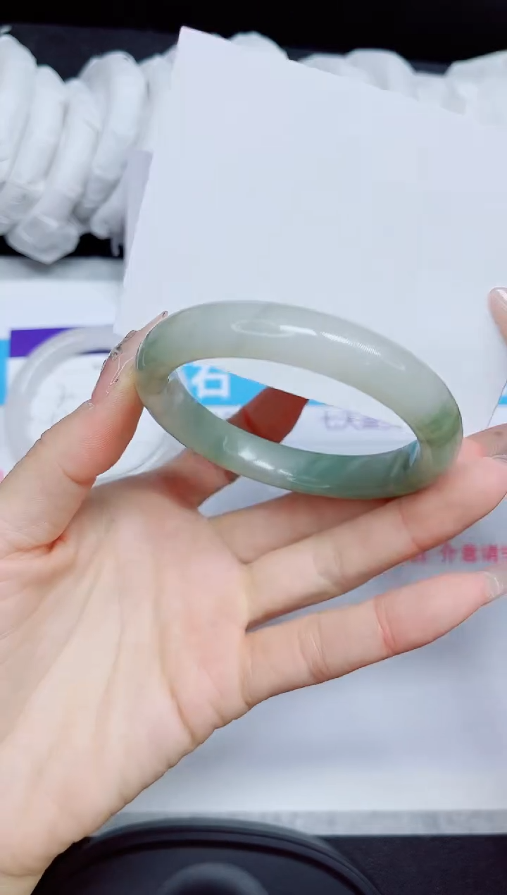 石英质玉手镯未镶嵌21.