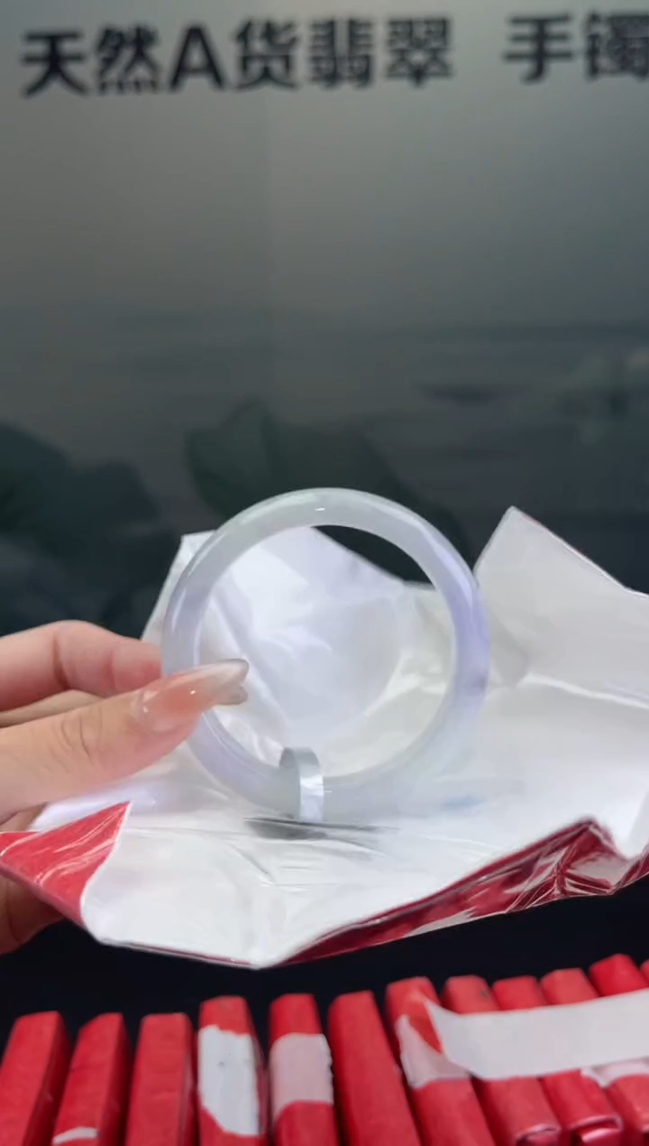 翡翠手镯未镶嵌翡翠手镯