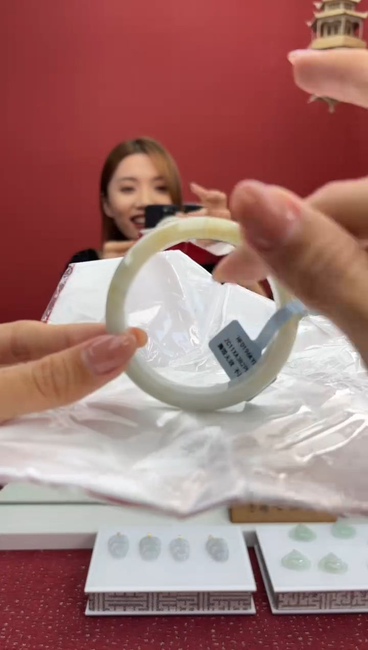 翡翠未镶嵌手镯2手镯