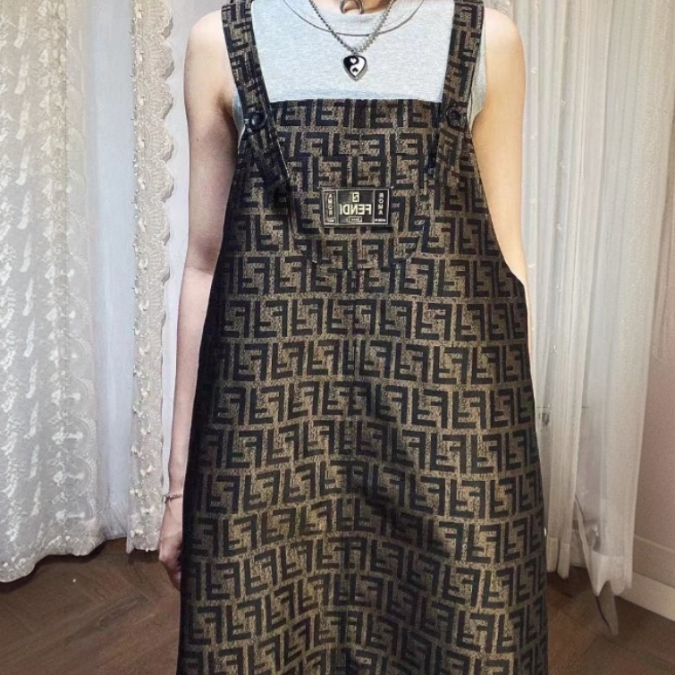 95新 FENDI/芬迪 海囤 潮奢 芬迪42码/yy99606